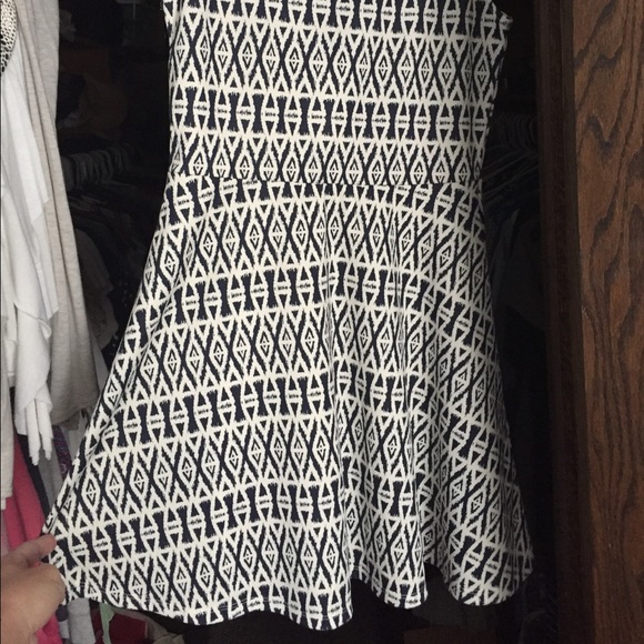 Cute dress! - Picture 2 of 3